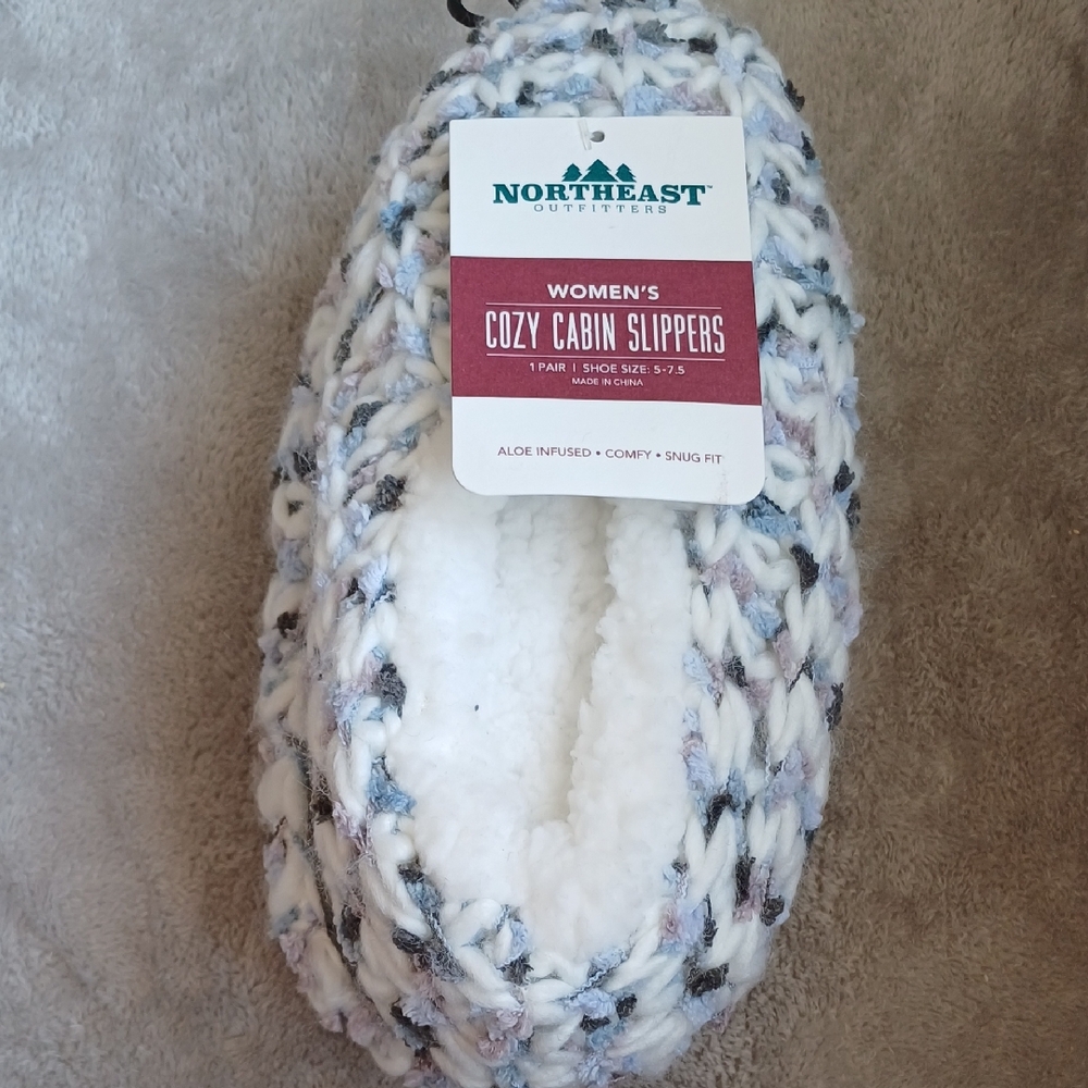 Northeast Outfitters Women's Cozy Cabin Slippers - White and Gray